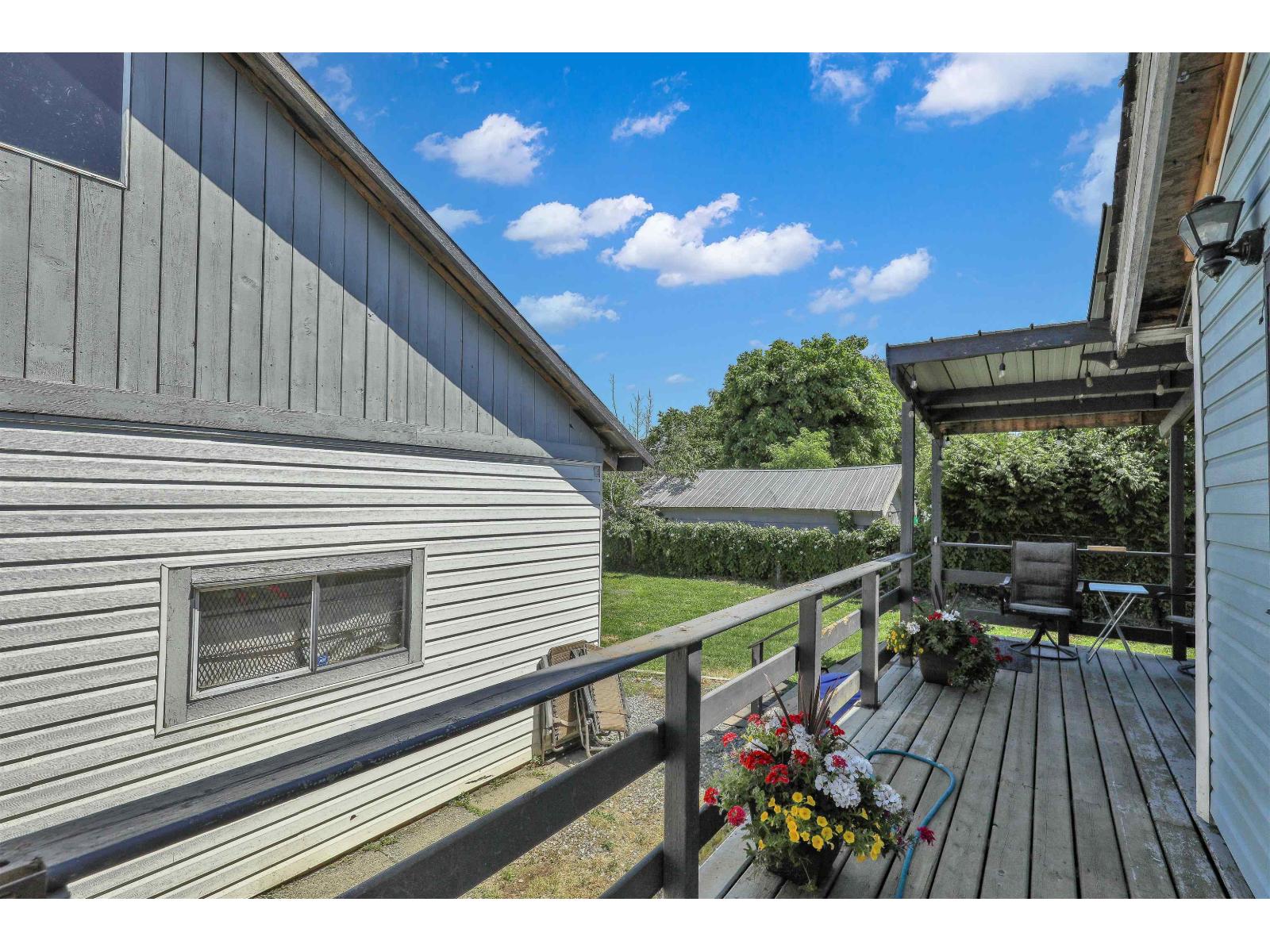 46045 Fifth Avenue Property Photo 9