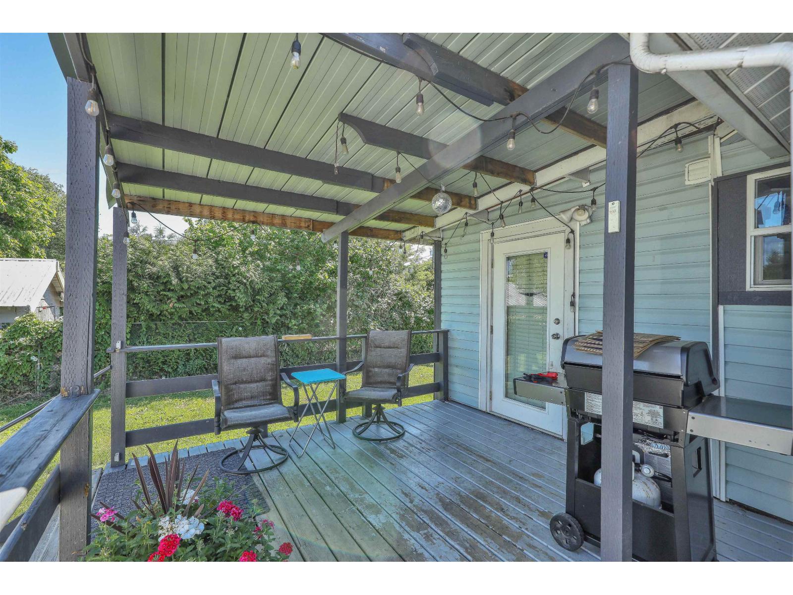 46045 Fifth Avenue Property Photo 10