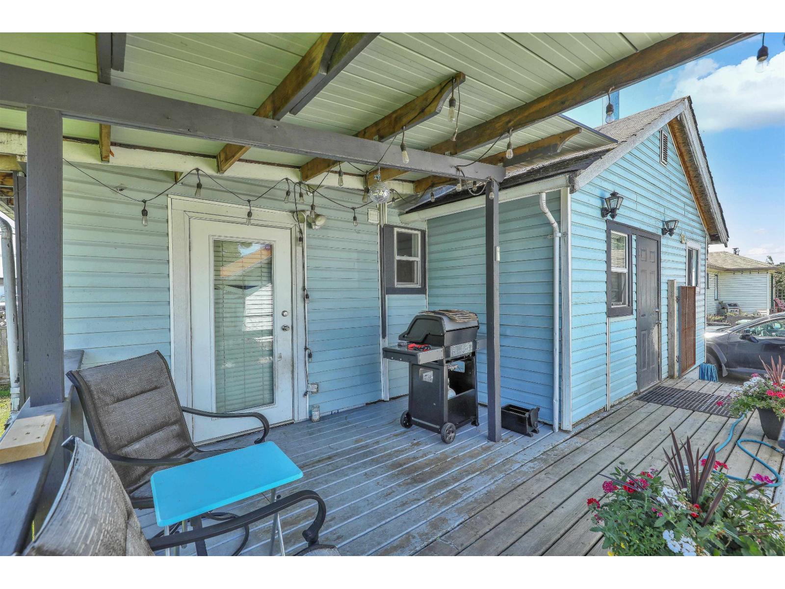 46045 Fifth Avenue Property Photo 11