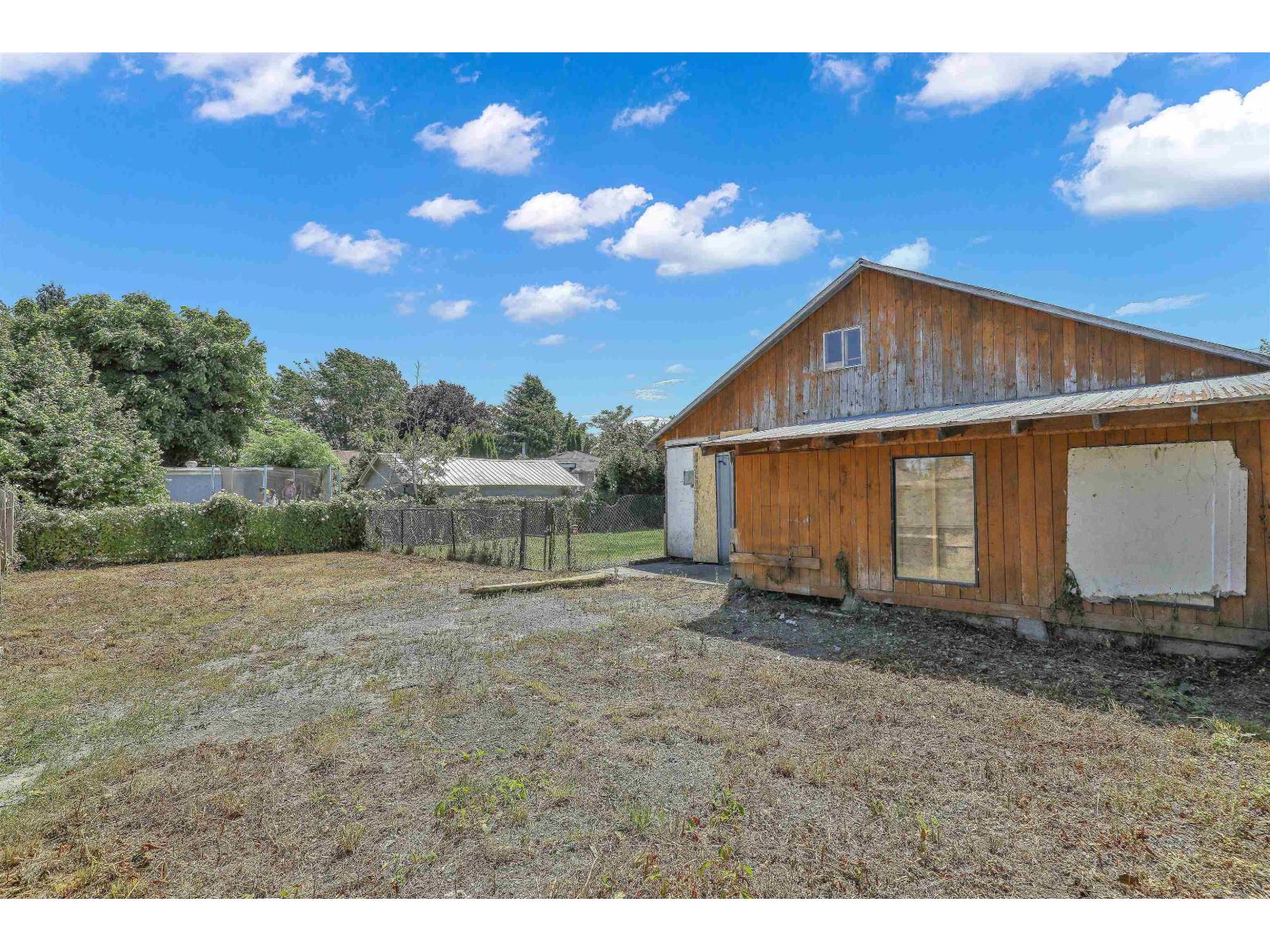 46045 Fifth Avenue Property Photo 12