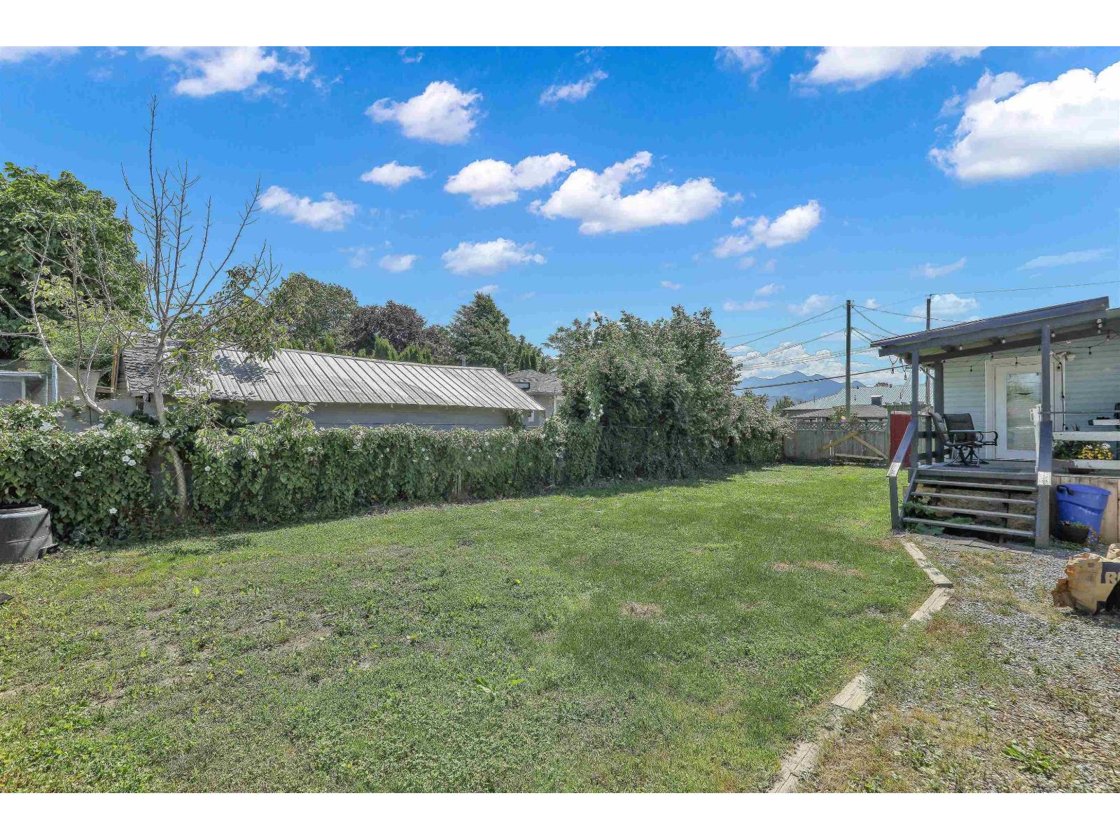 46045 Fifth Avenue Property Photo 13