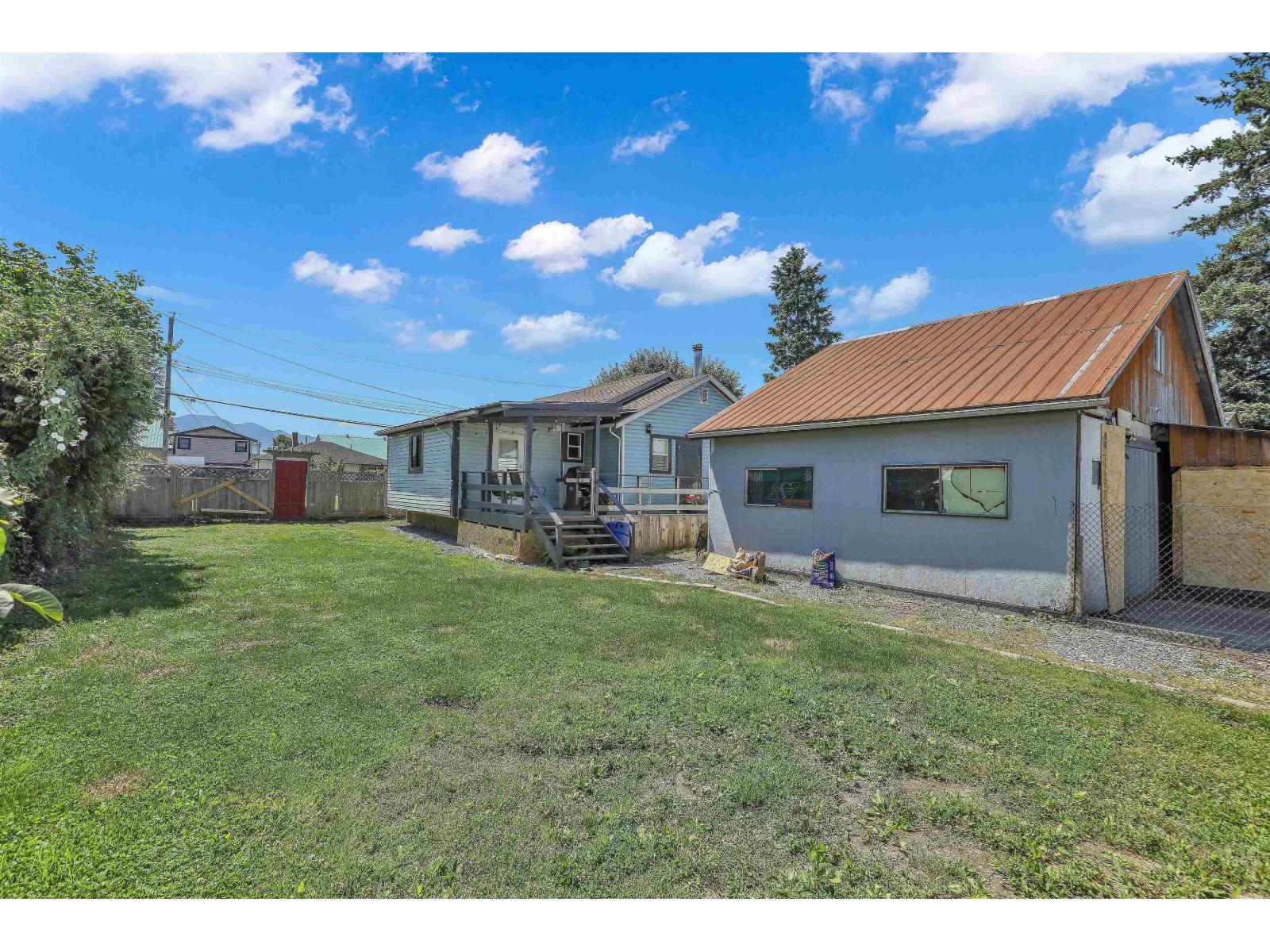 46045 Fifth Avenue Property Photo 14