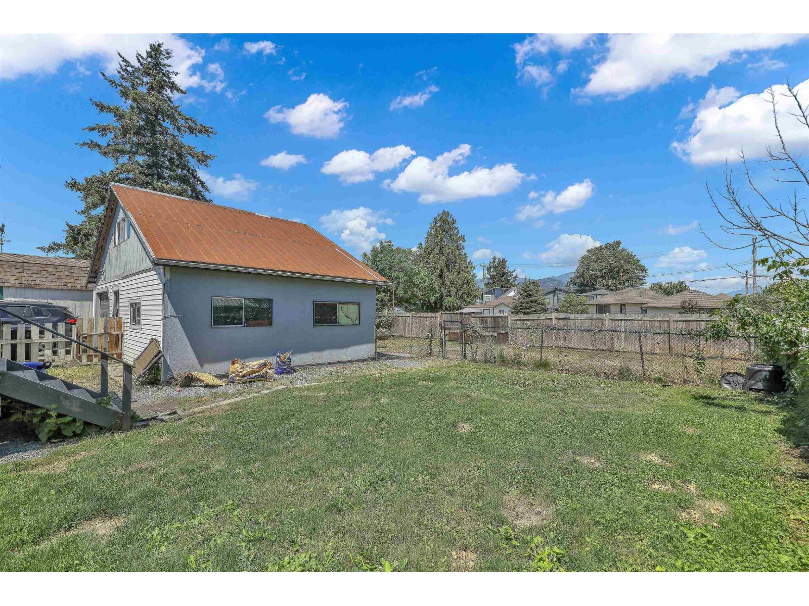 46045 Fifth Avenue Property Photo 15
