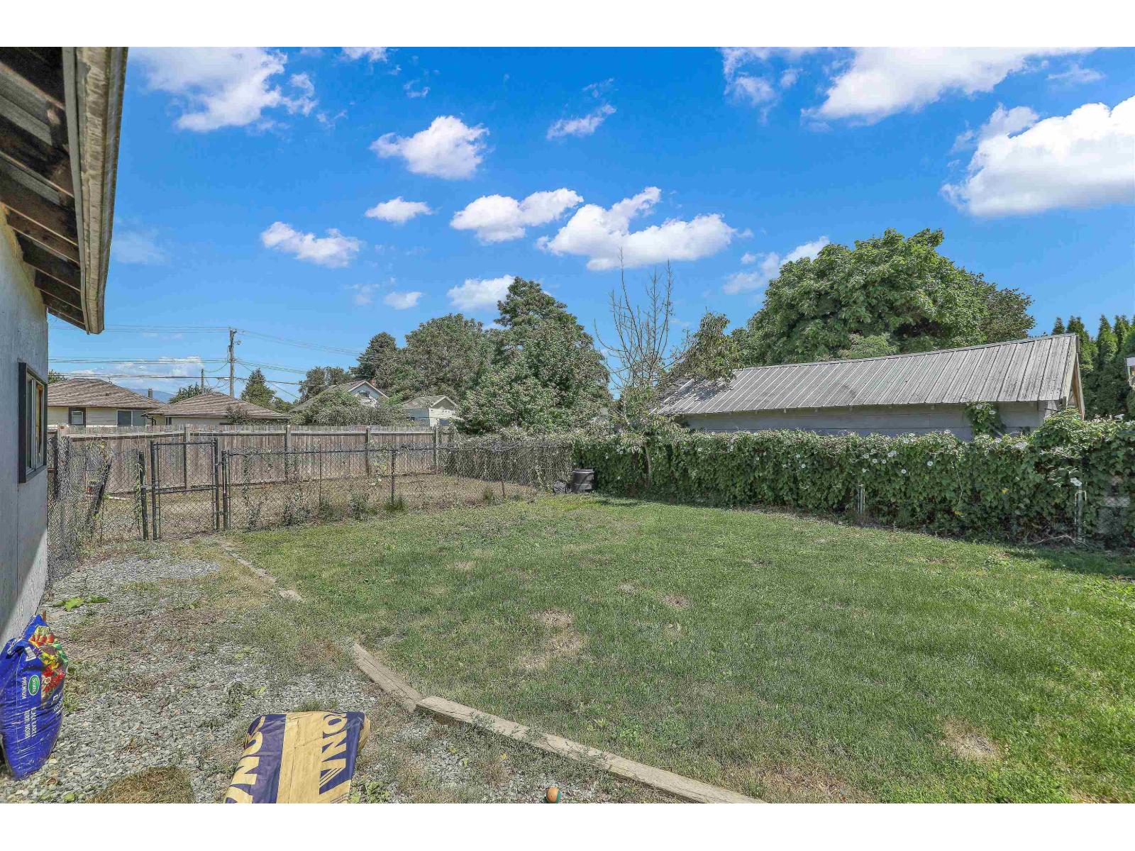 46045 Fifth Avenue Property Photo 17