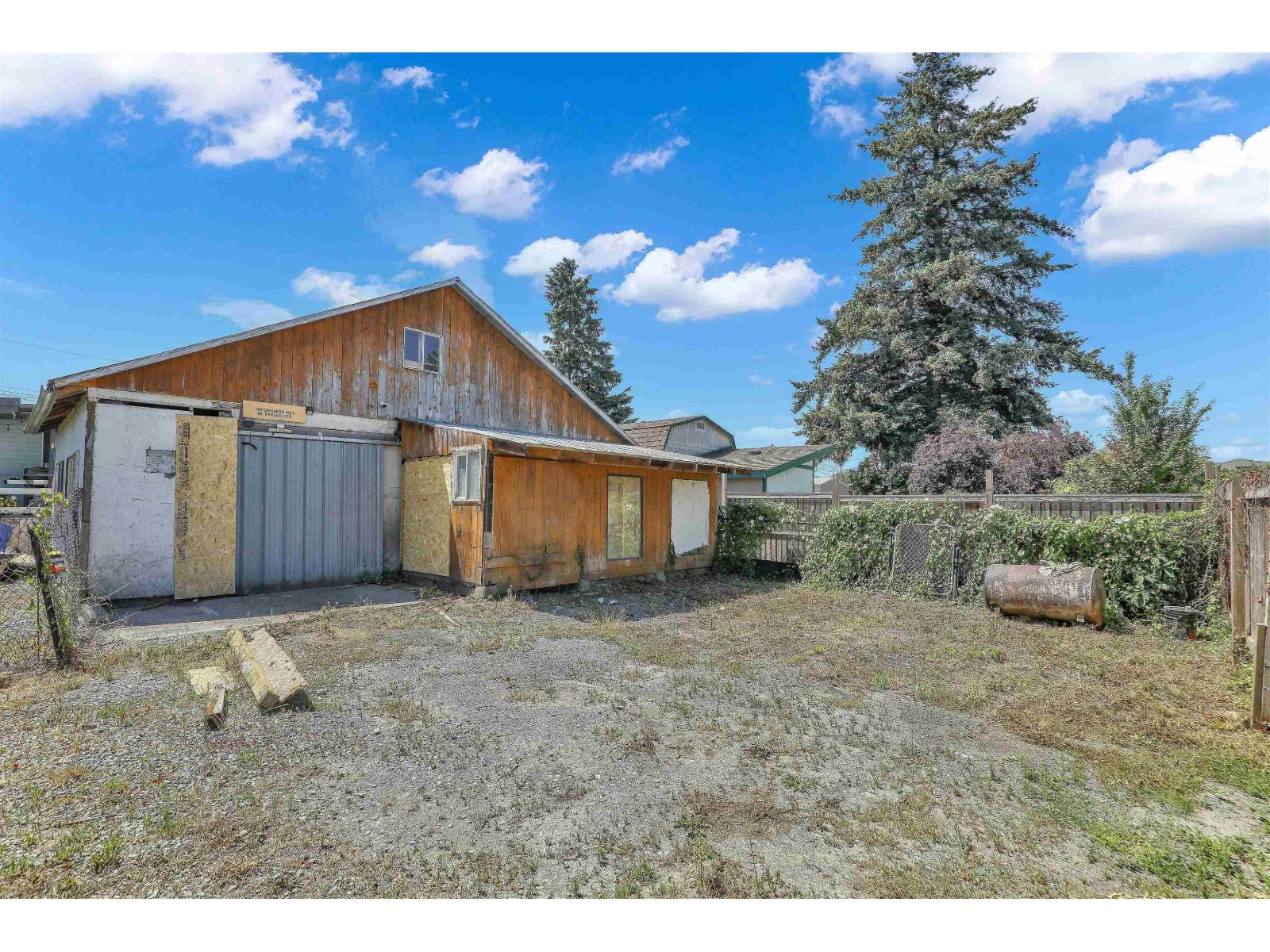 46045 Fifth Avenue Property Photo 18
