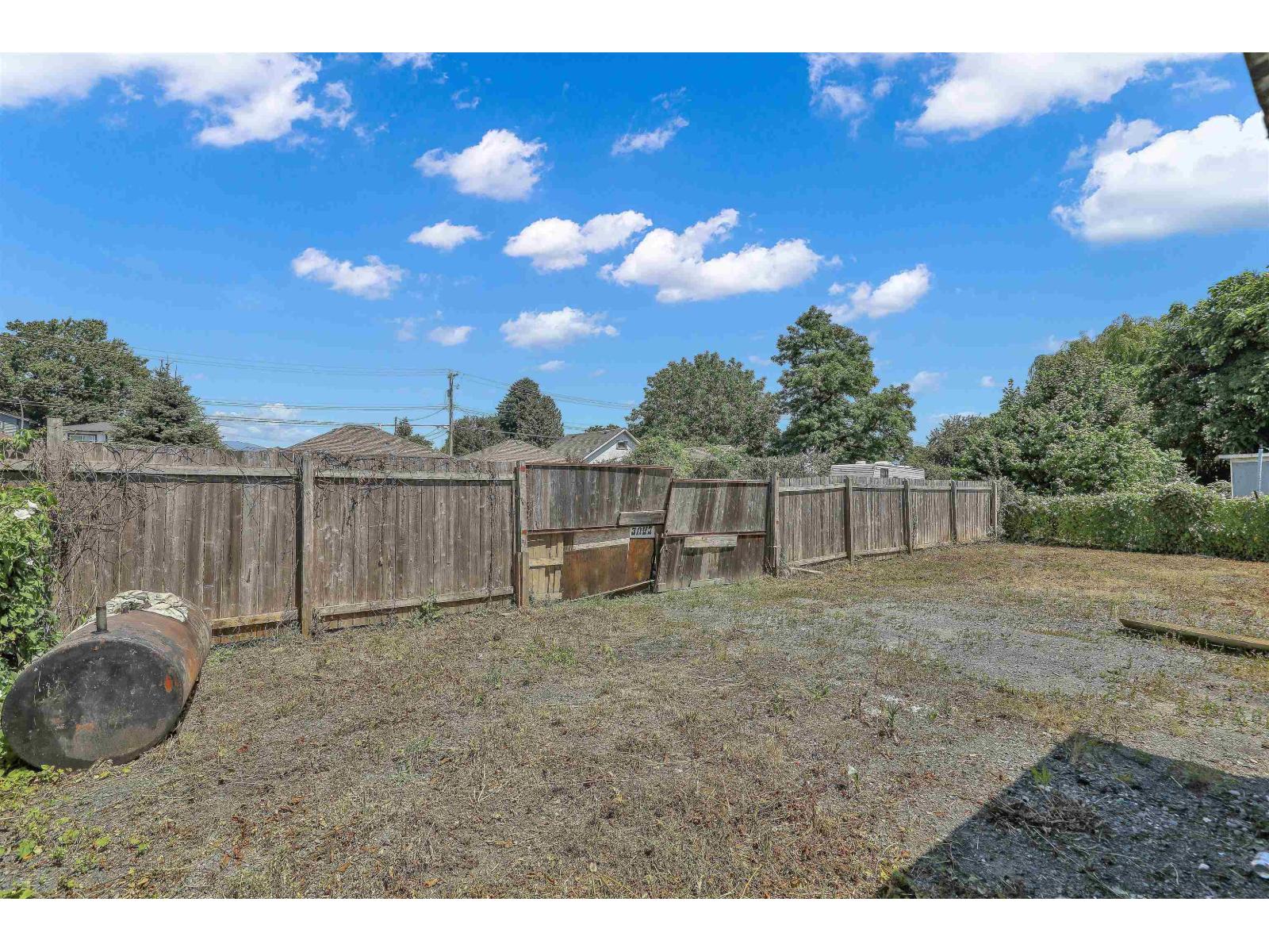 46045 Fifth Avenue Property Photo 21