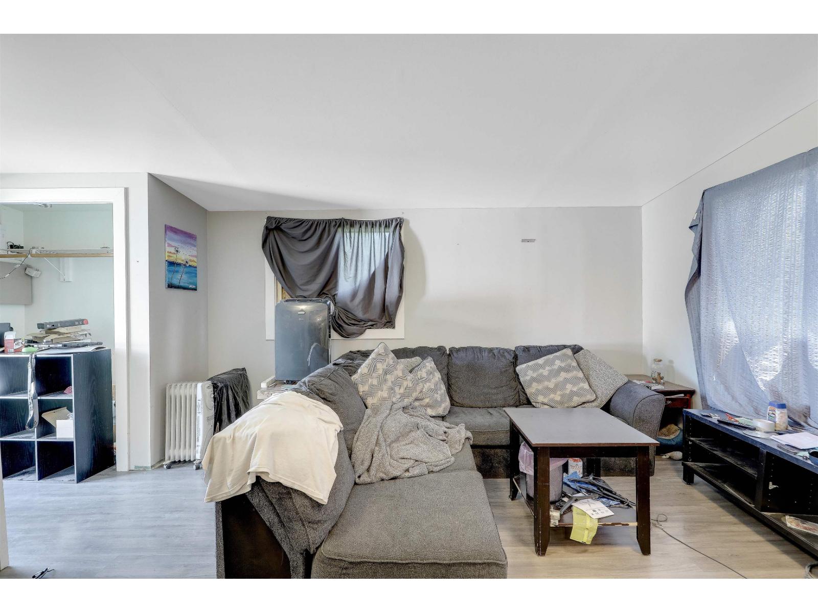 46045 Fifth Avenue Property Photo 24
