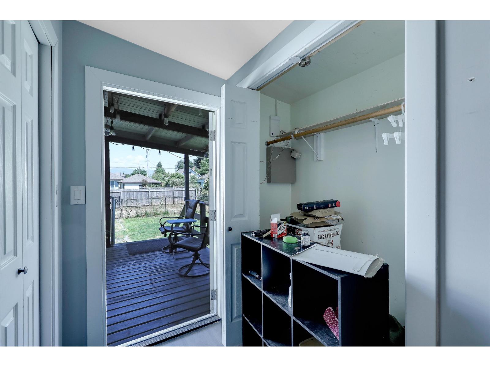 46045 Fifth Avenue Property Photo 25