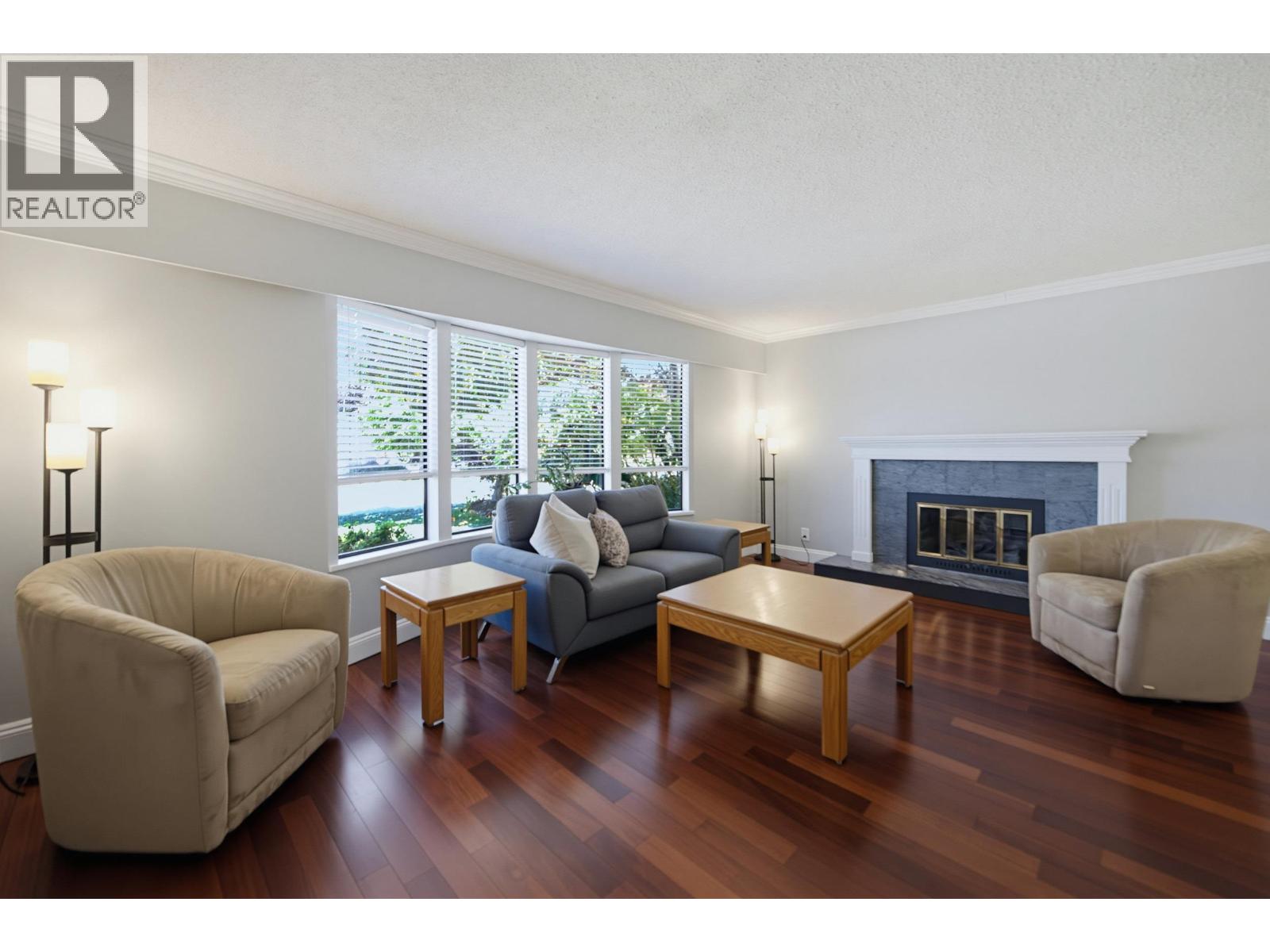 5494 50 Avenue Property Photo 5