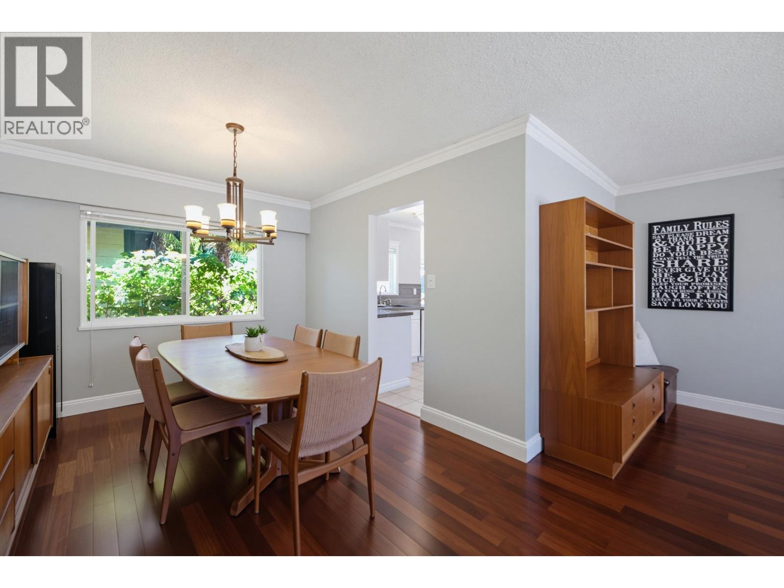 5494 50 Avenue Property Photo 7