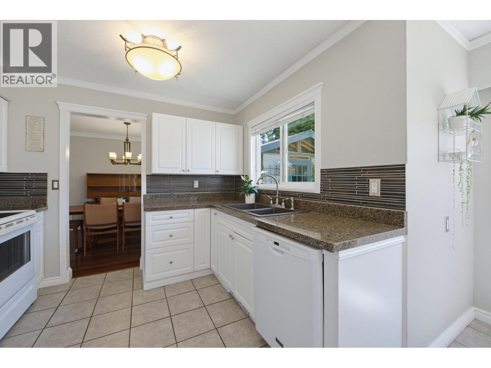 5494 50 Avenue Property Photo 9