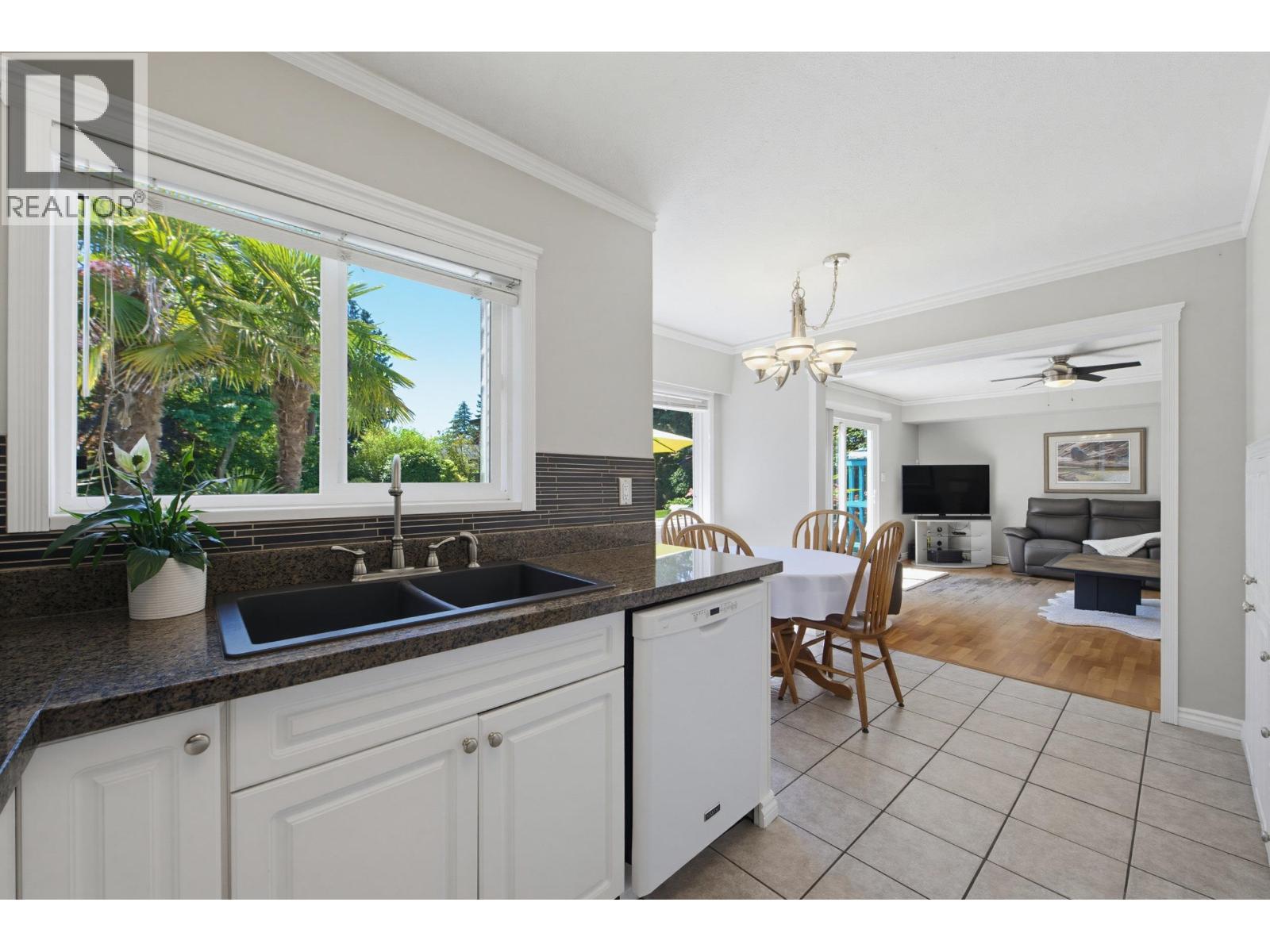 5494 50 Avenue Property Photo 10