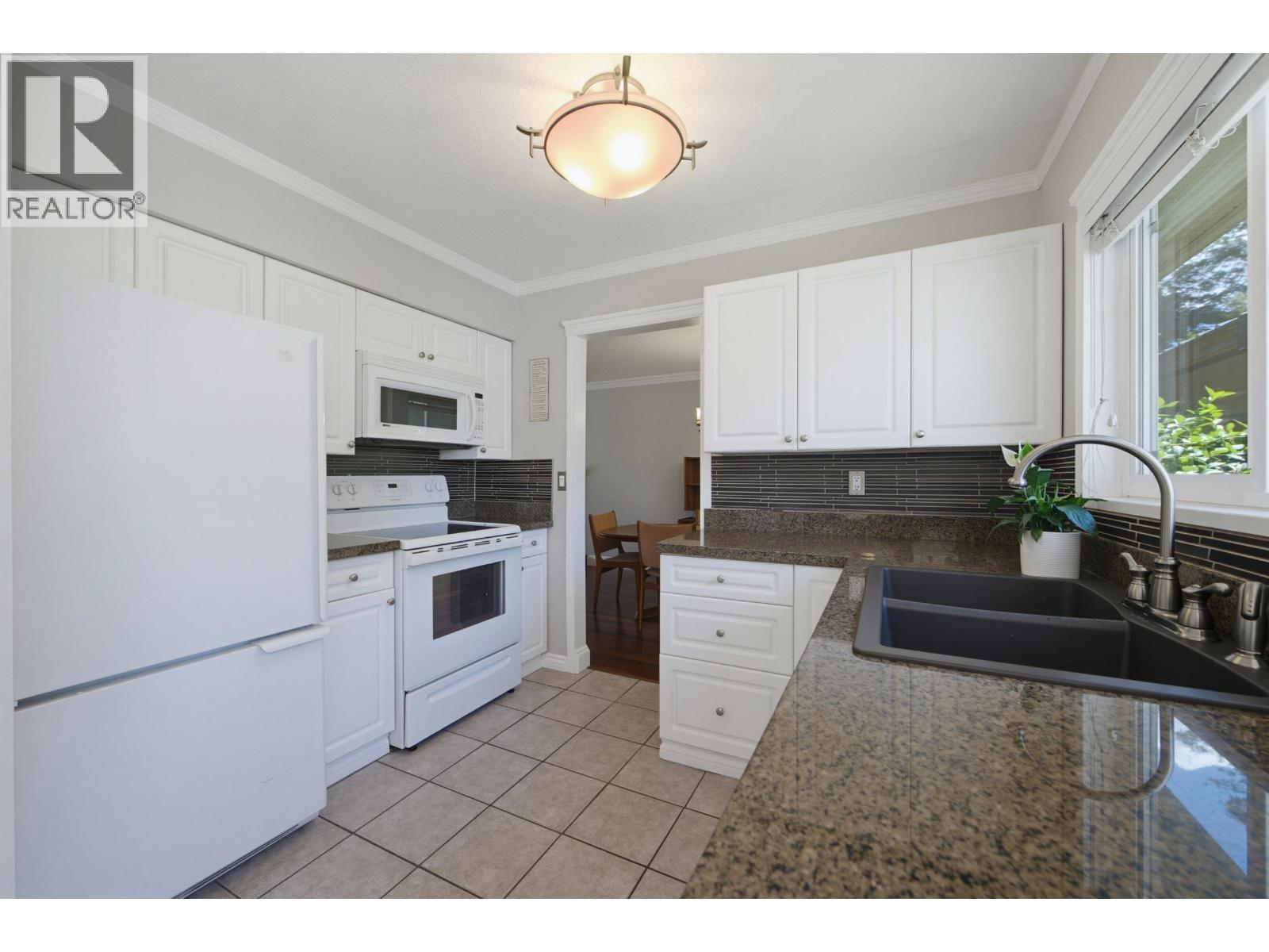 5494 50 Avenue Property Photo 11