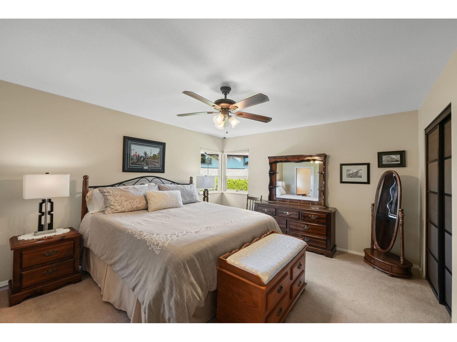 5742 190 Street Property Photo 18