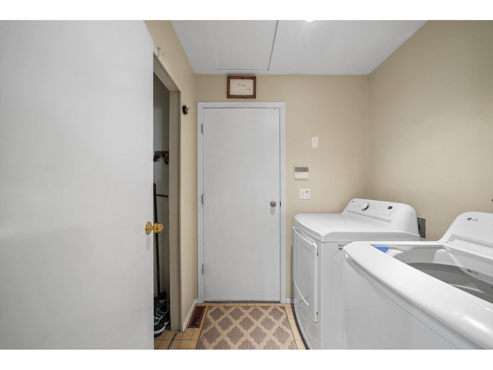 5742 190 Street Property Photo 20