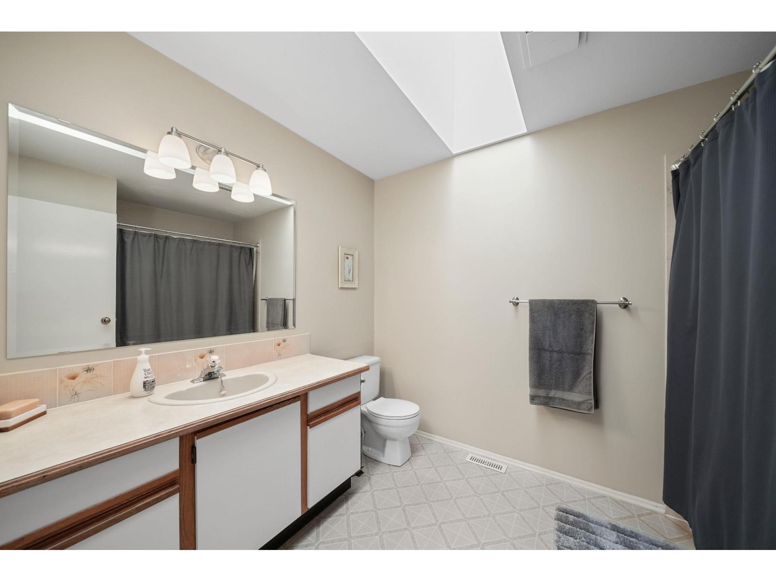 5742 190 Street Property Photo 21