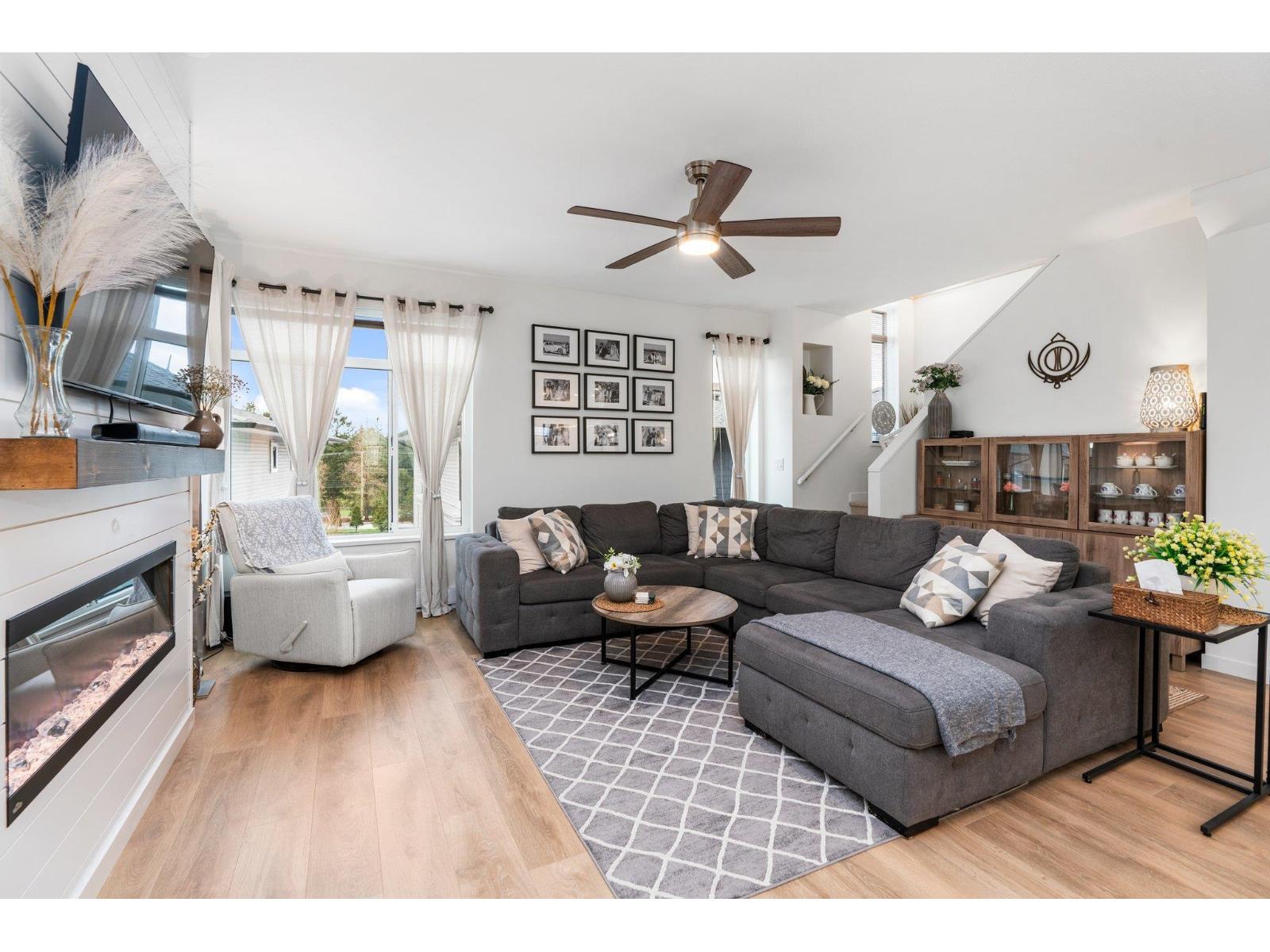 41 15235 Sitka Drive Property Photo 1