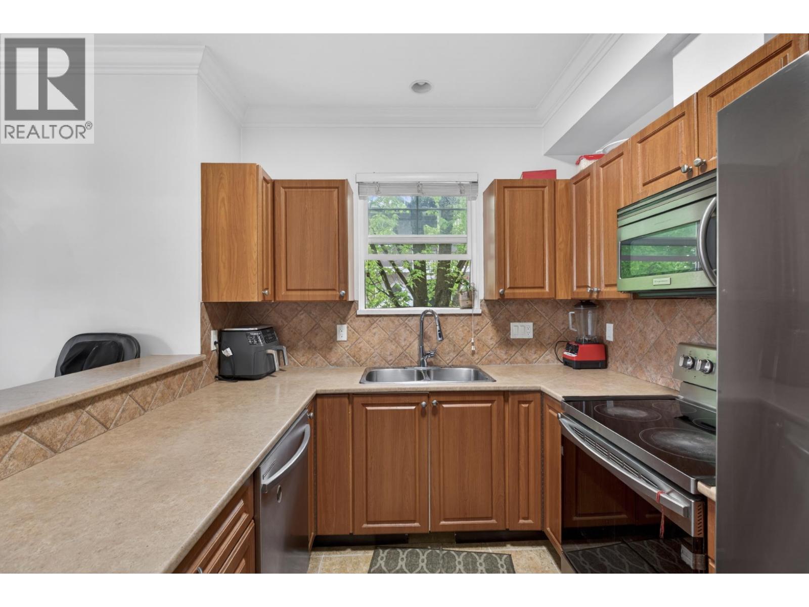 25 1010 Ewen Avenue Property Photo 2