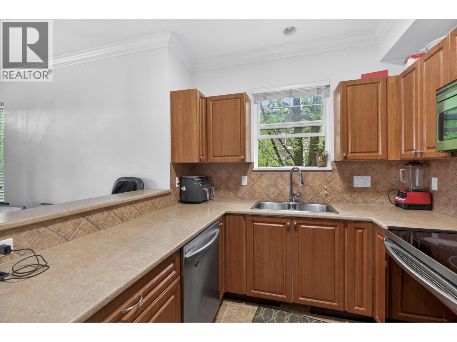 25 1010 Ewen Avenue Property Photo 3