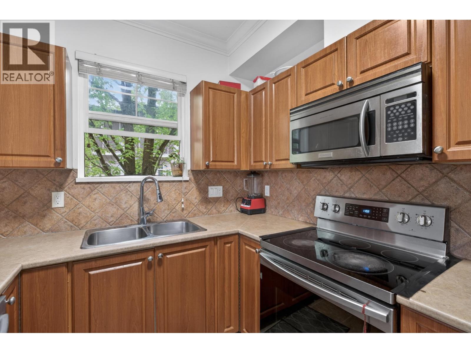 25 1010 Ewen Avenue Property Photo 4