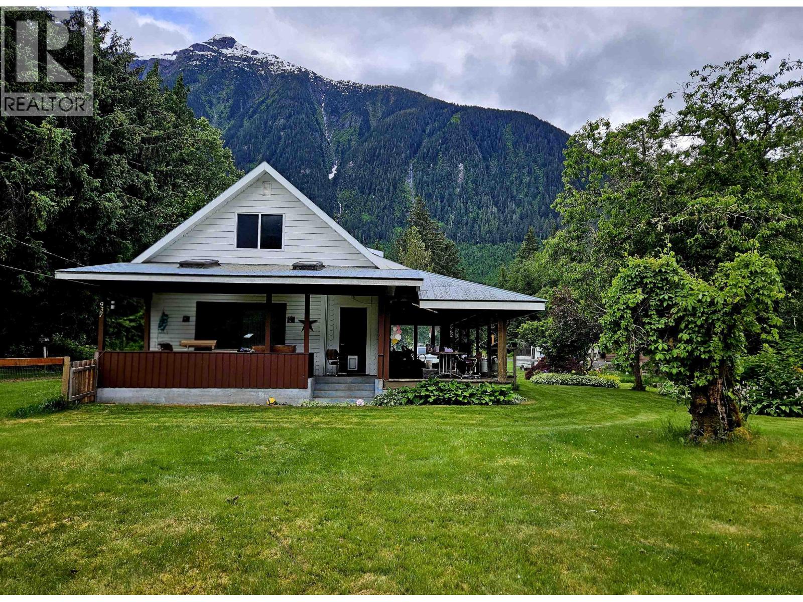 937 Mackenzie Highway Property Photo 1