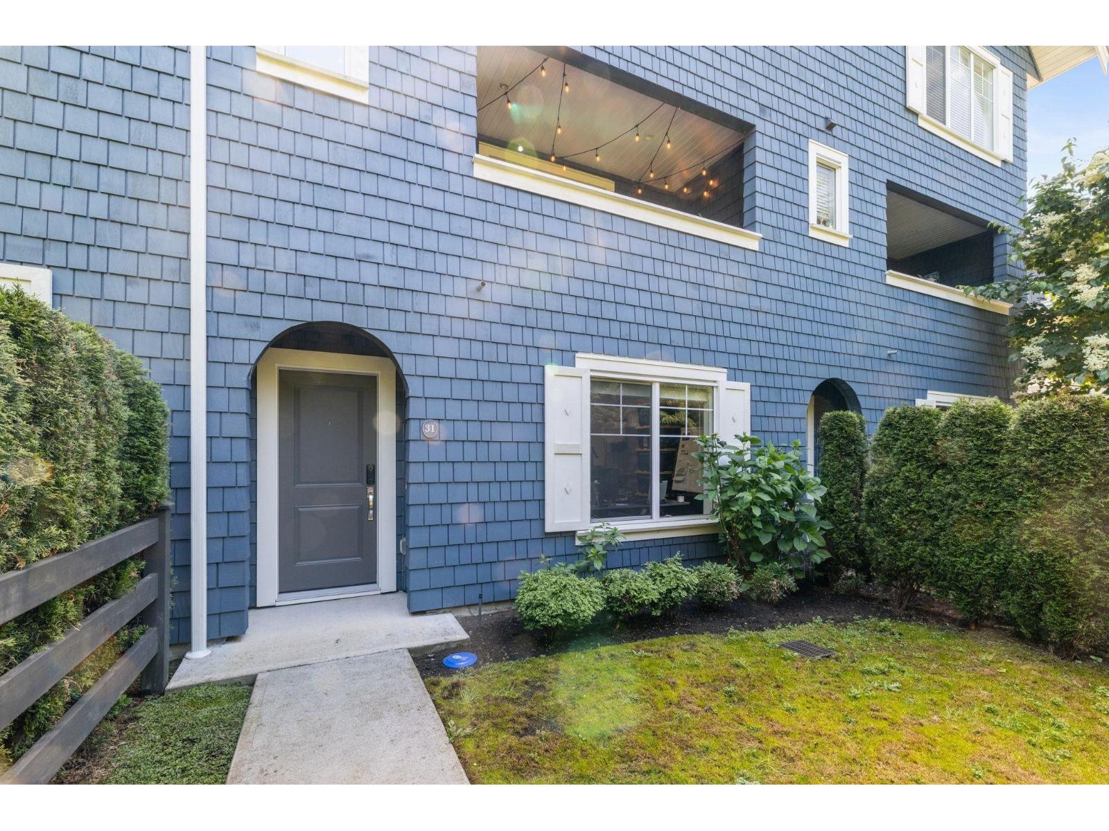 31 16357 15 Avenue Property Photo 1