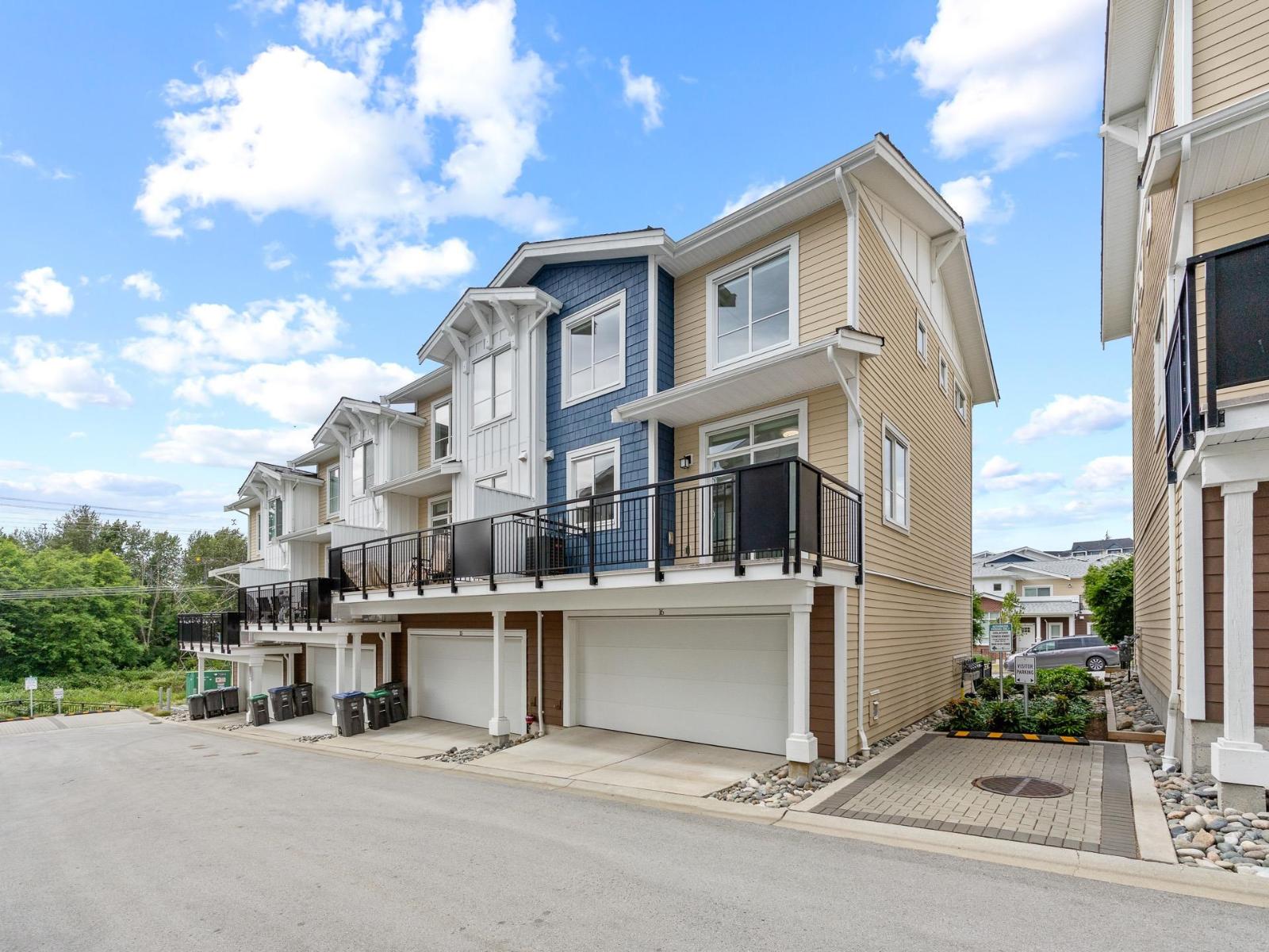 16 16560 17a Avenue Property Photo 3