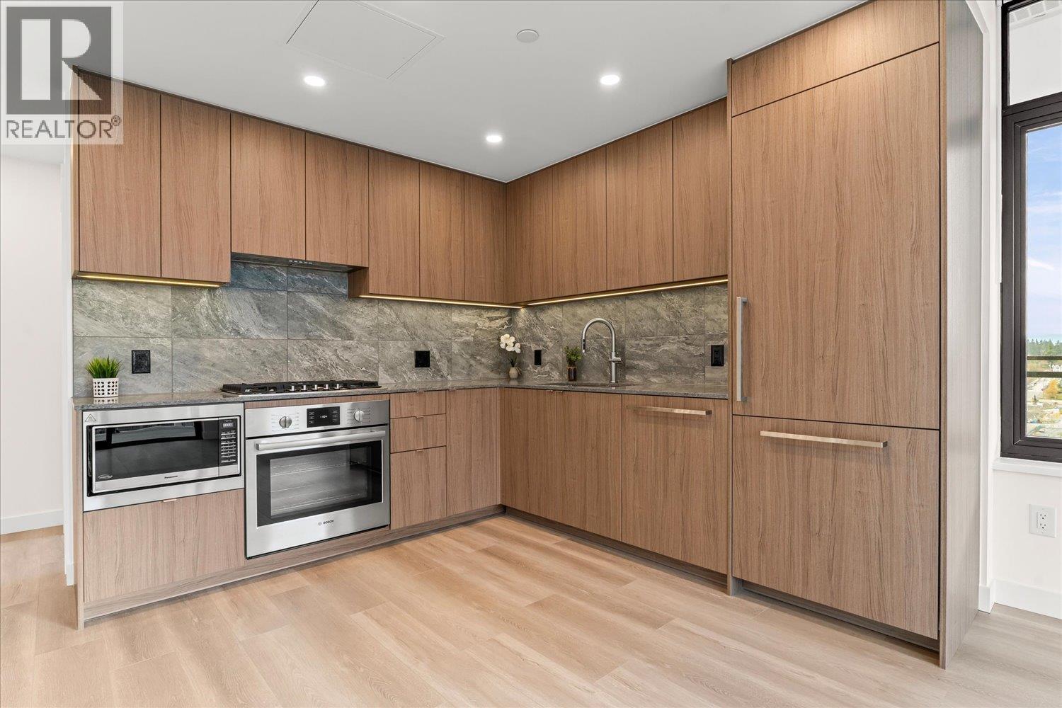 2010 626 Claremont Street Property Photo 7