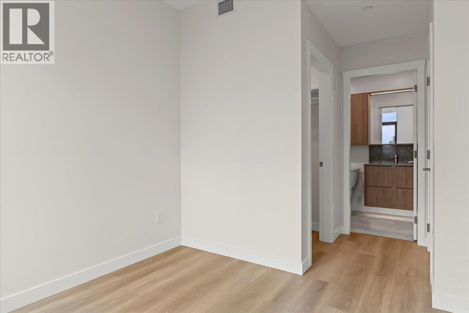 2010 626 Claremont Street Property Photo 13
