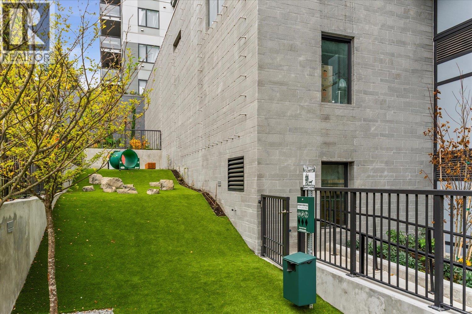2010 626 Claremont Street Property Photo 23