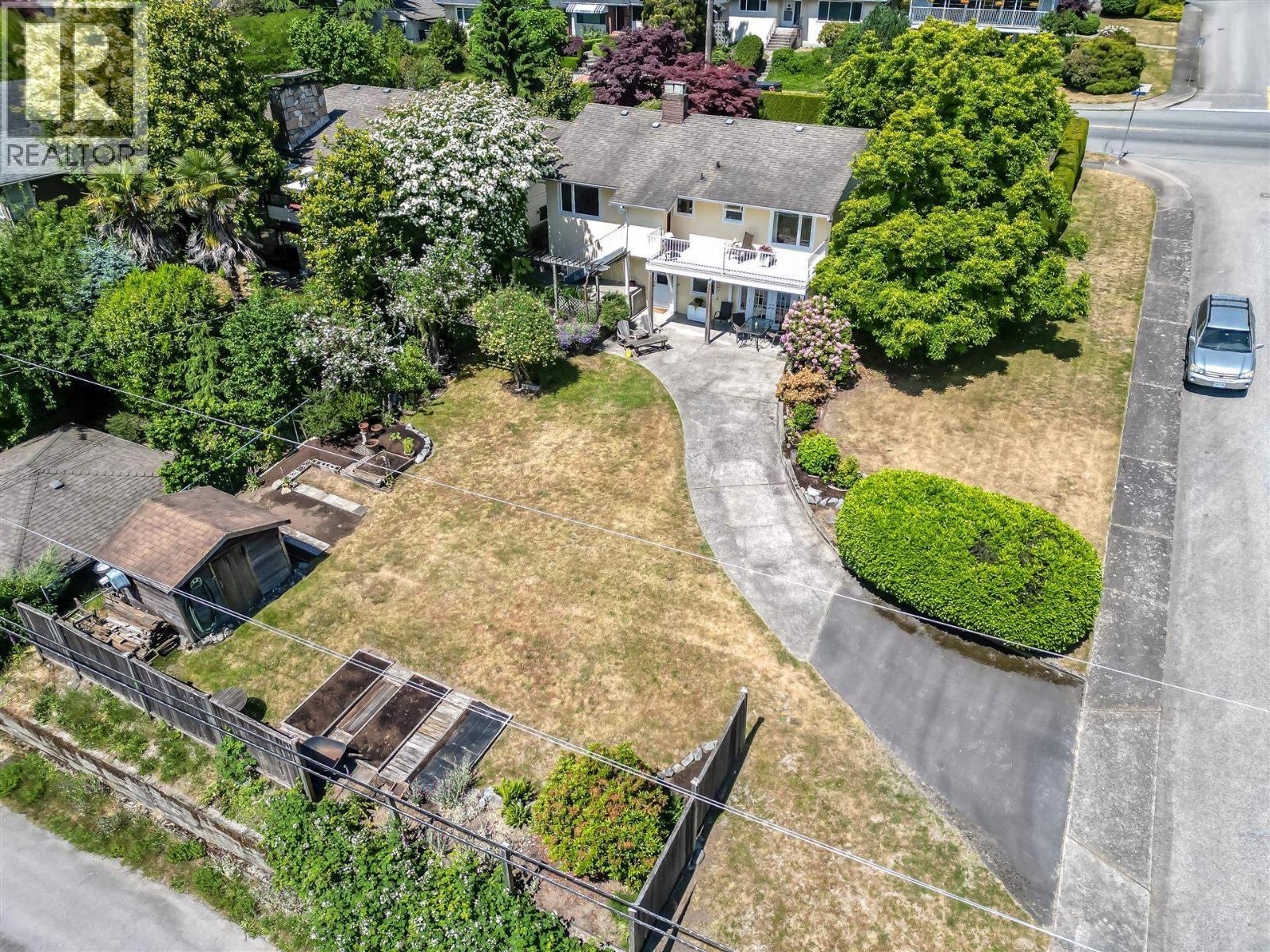 144 E Eighth Avenue Property Photo 1
