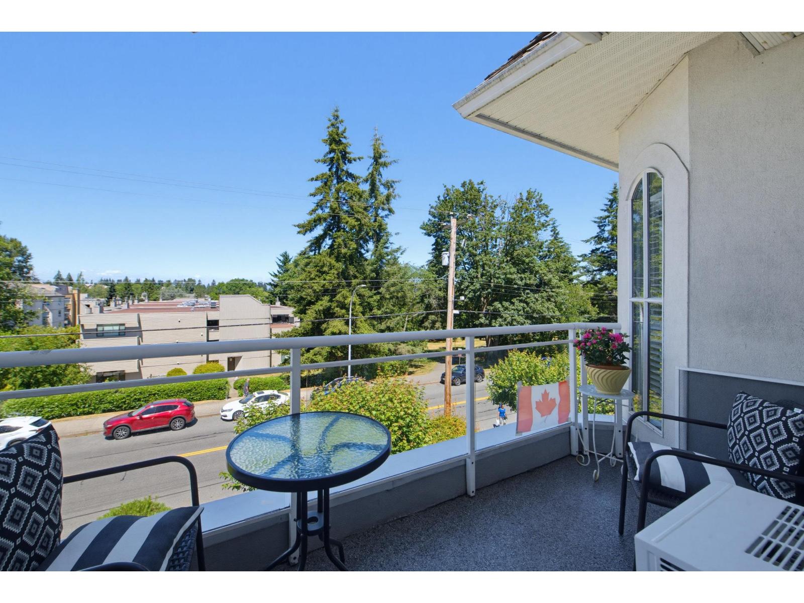 306 15290 18 Avenue Property Photo 14
