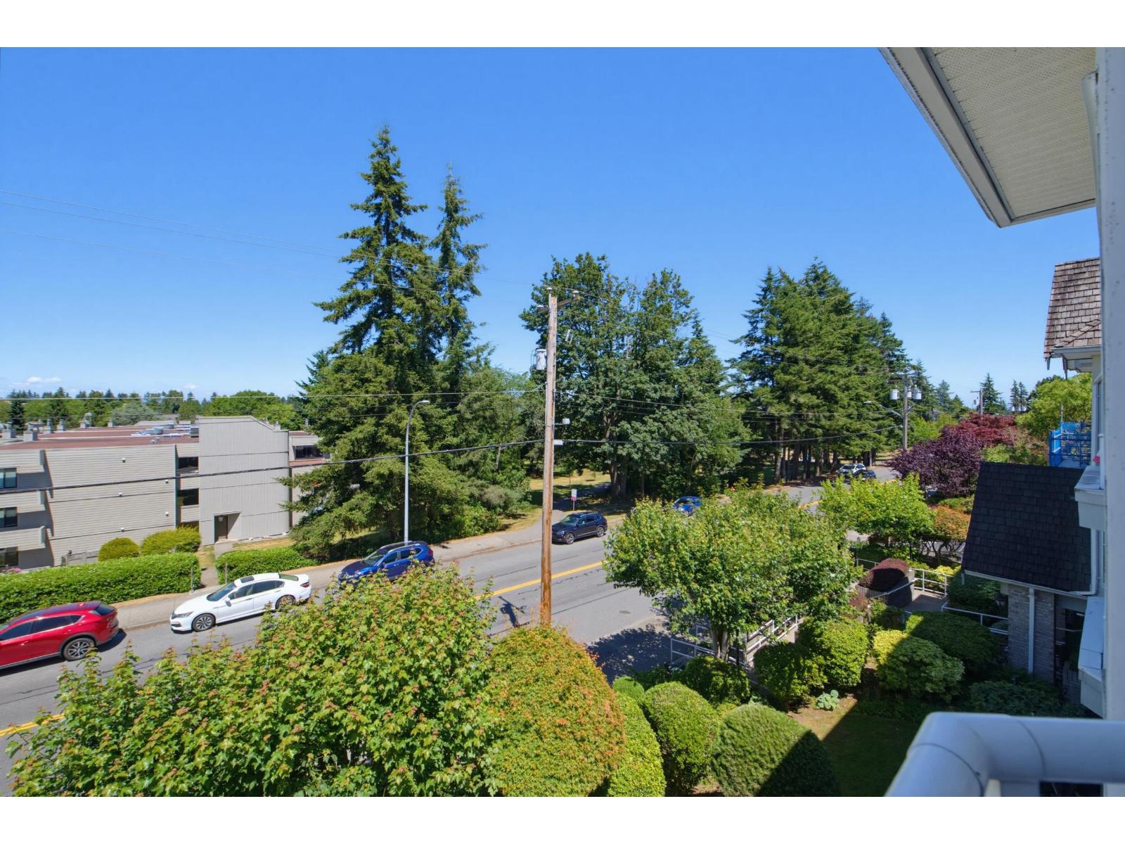 306 15290 18 Avenue Property Photo 17