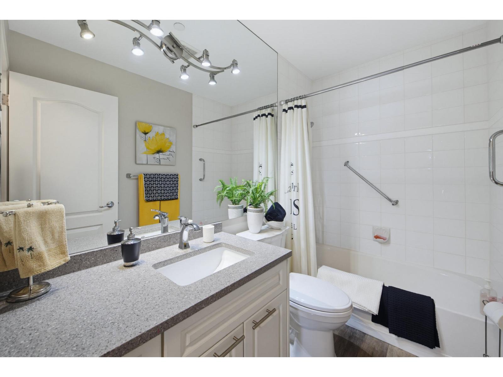 306 15290 18 Avenue Property Photo 21
