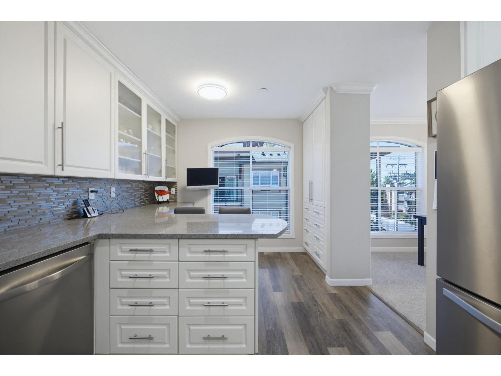 306 15290 18 Avenue Property Photo 24