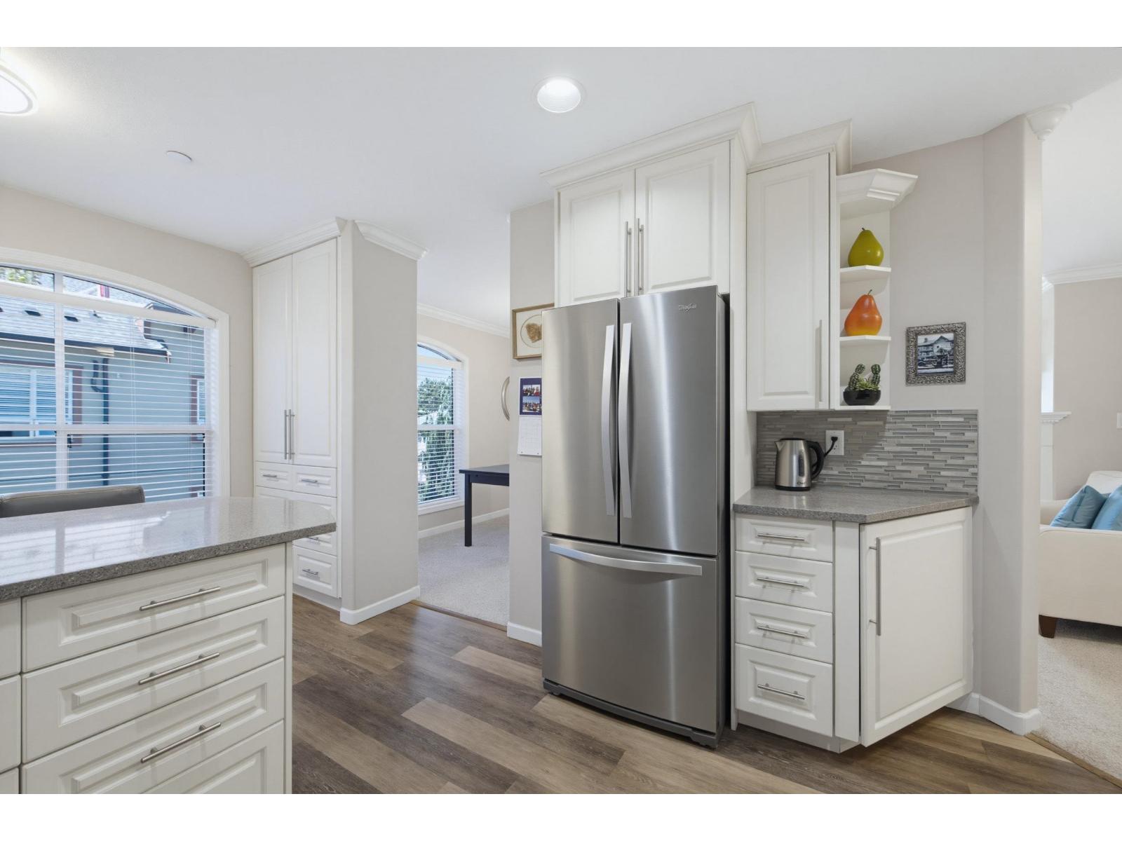 306 15290 18 Avenue Property Photo 25