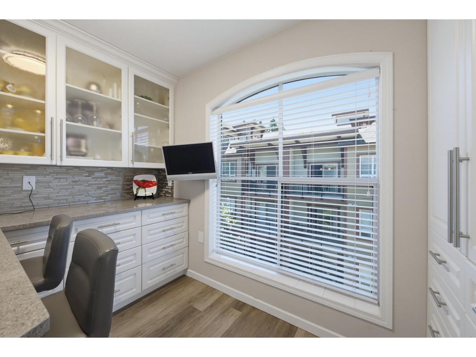 306 15290 18 Avenue Property Photo 27
