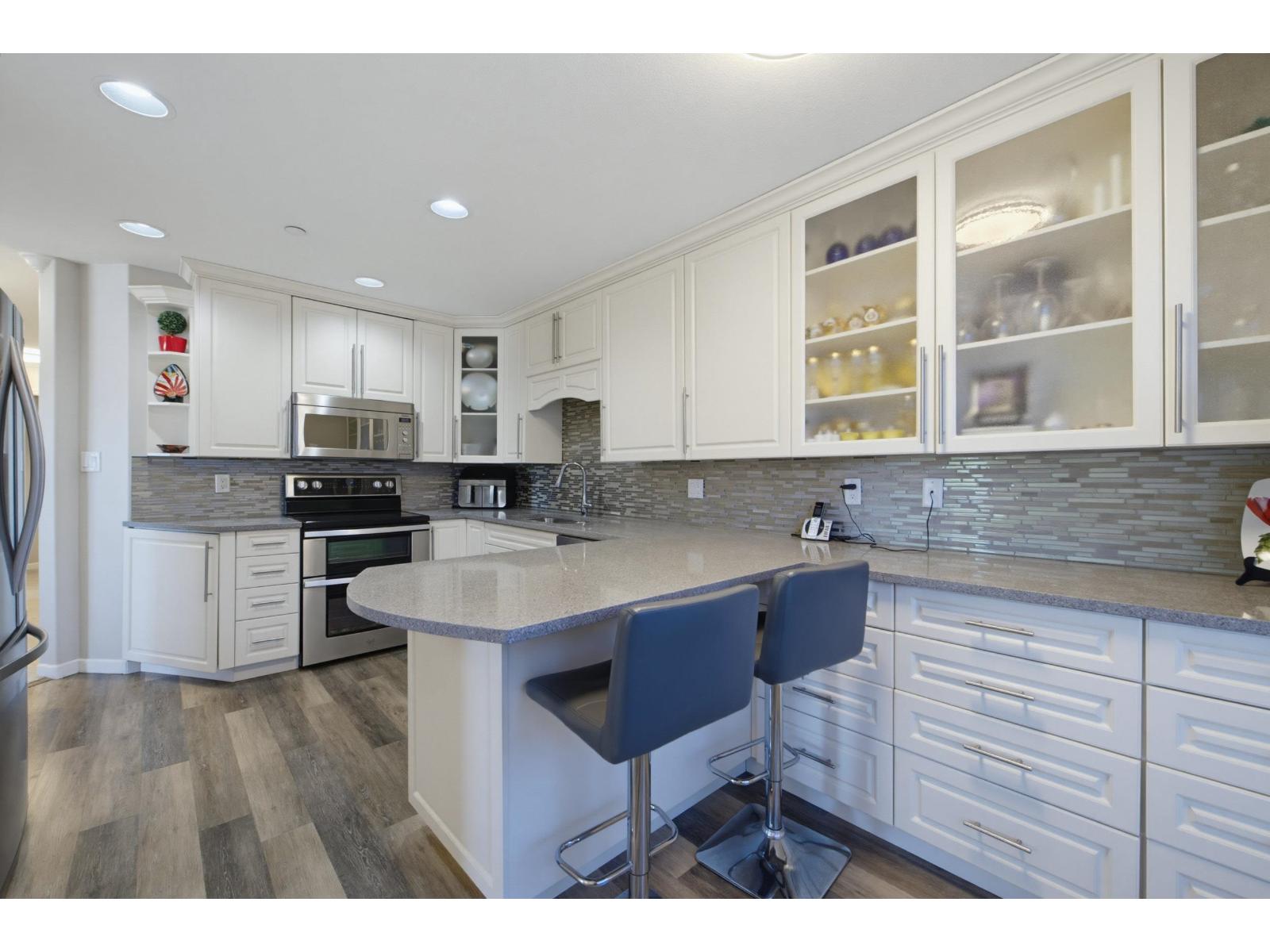 306 15290 18 Avenue Property Photo 28
