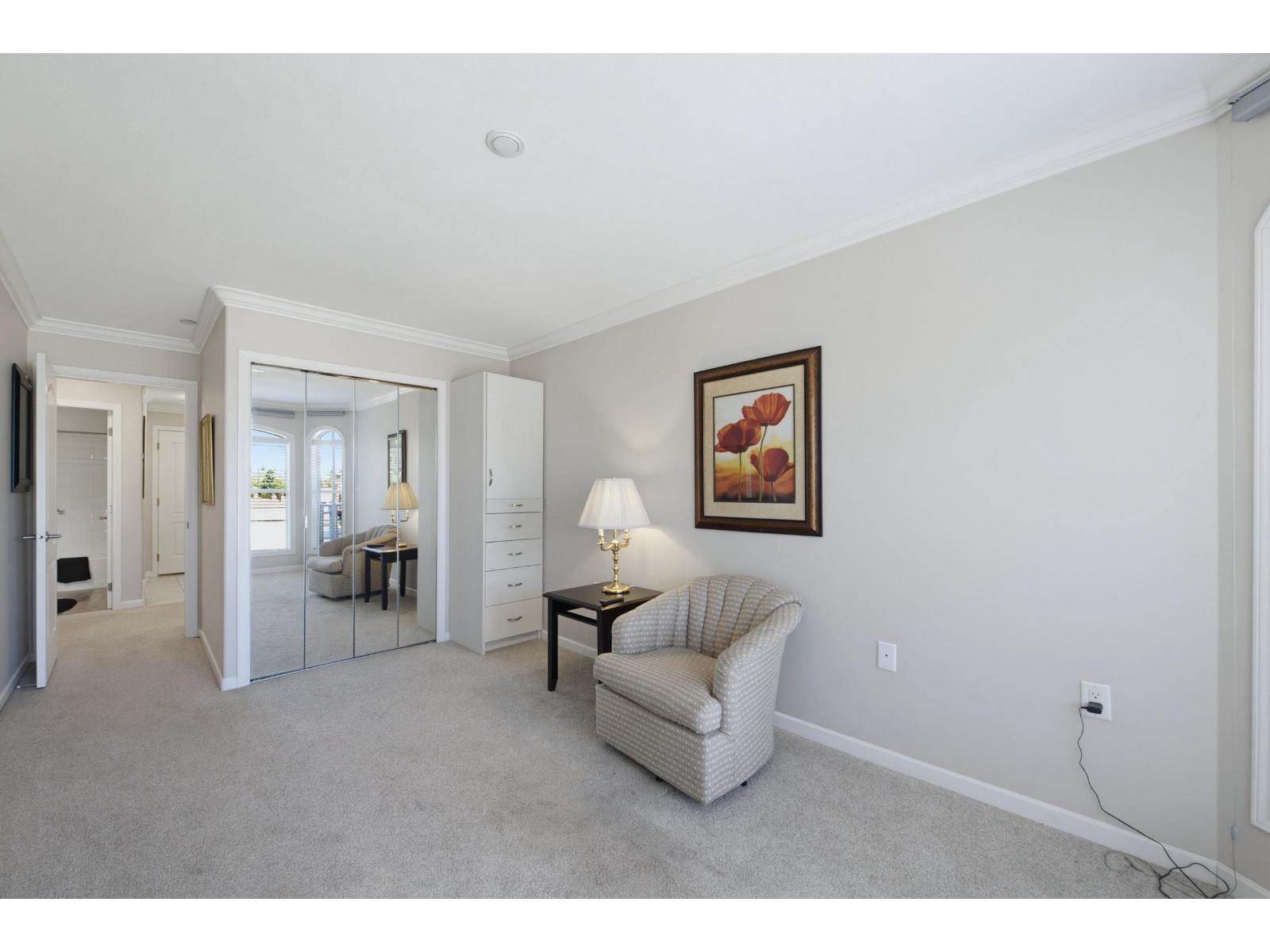 306 15290 18 Avenue Property Photo 32
