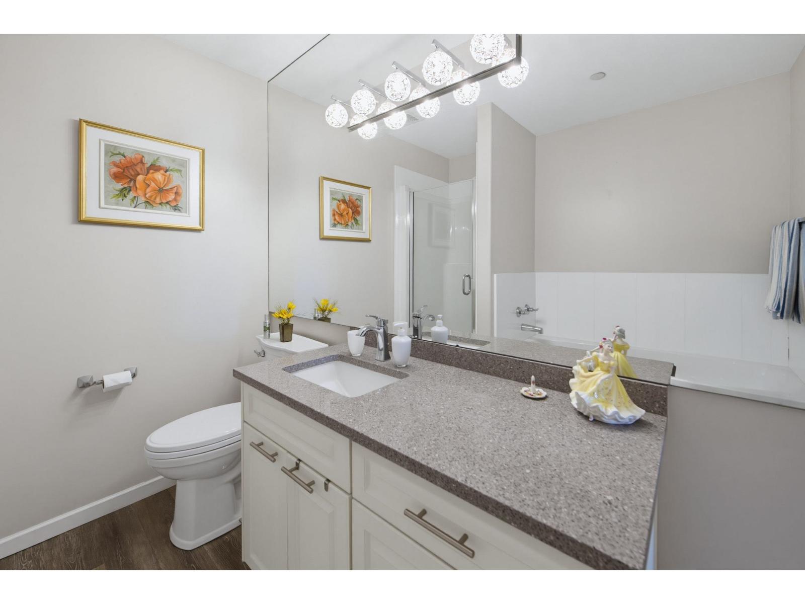 306 15290 18 Avenue Property Photo 36