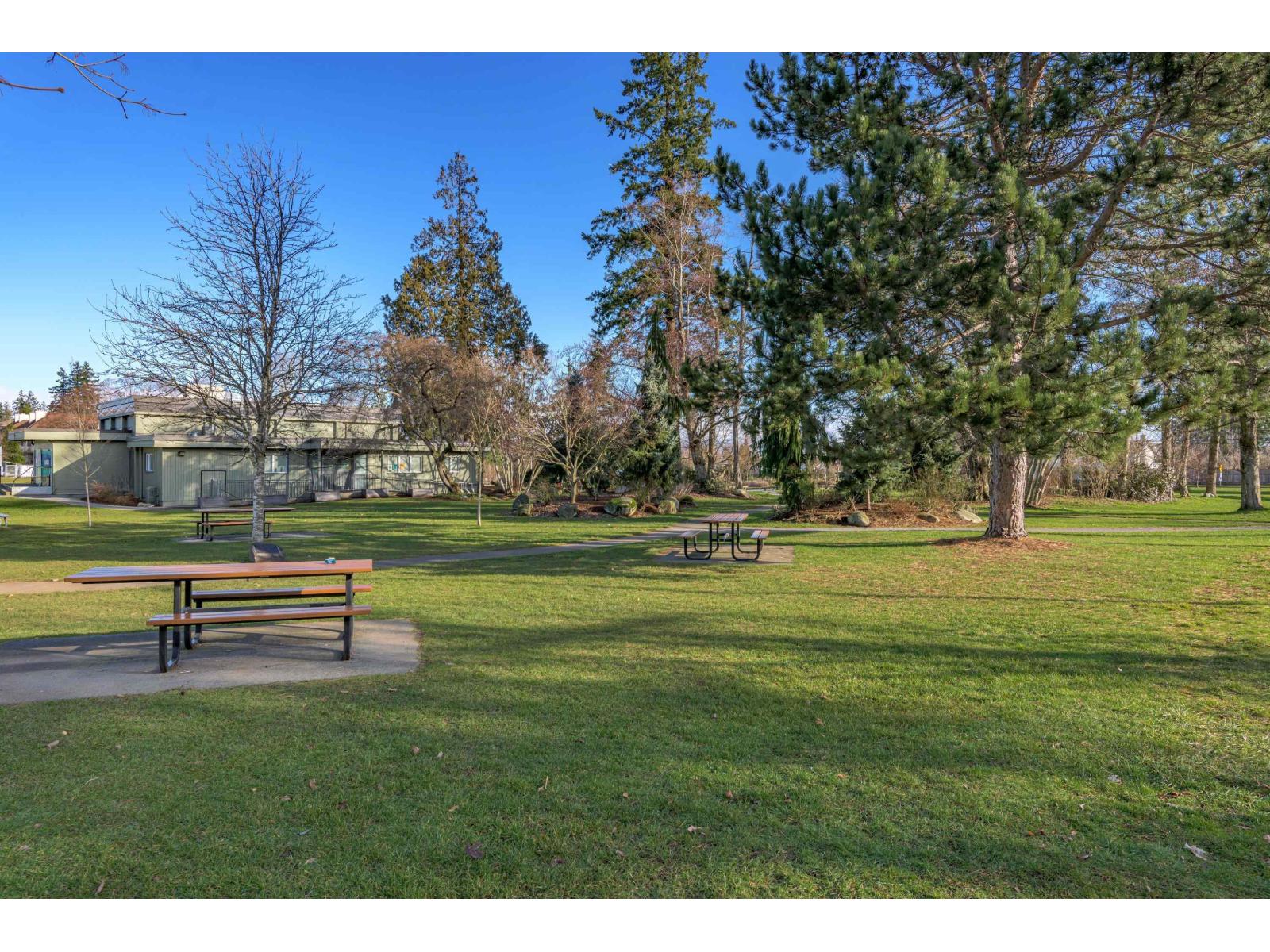 306 15290 18 Avenue Property Photo 40
