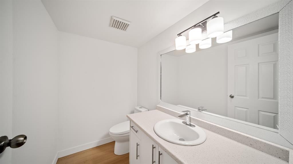 916 10620 150 Street Property Photo 6