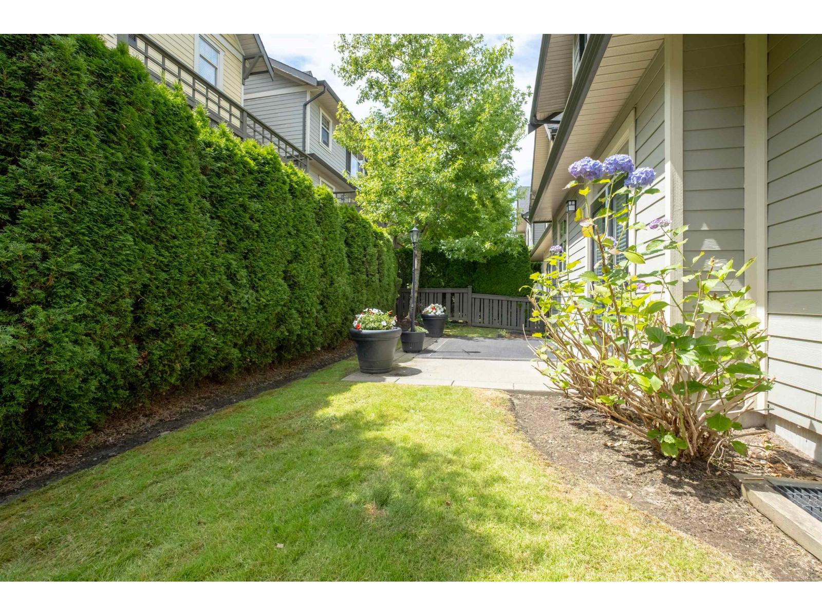 23 15885 26 Avenue Property Photo 3