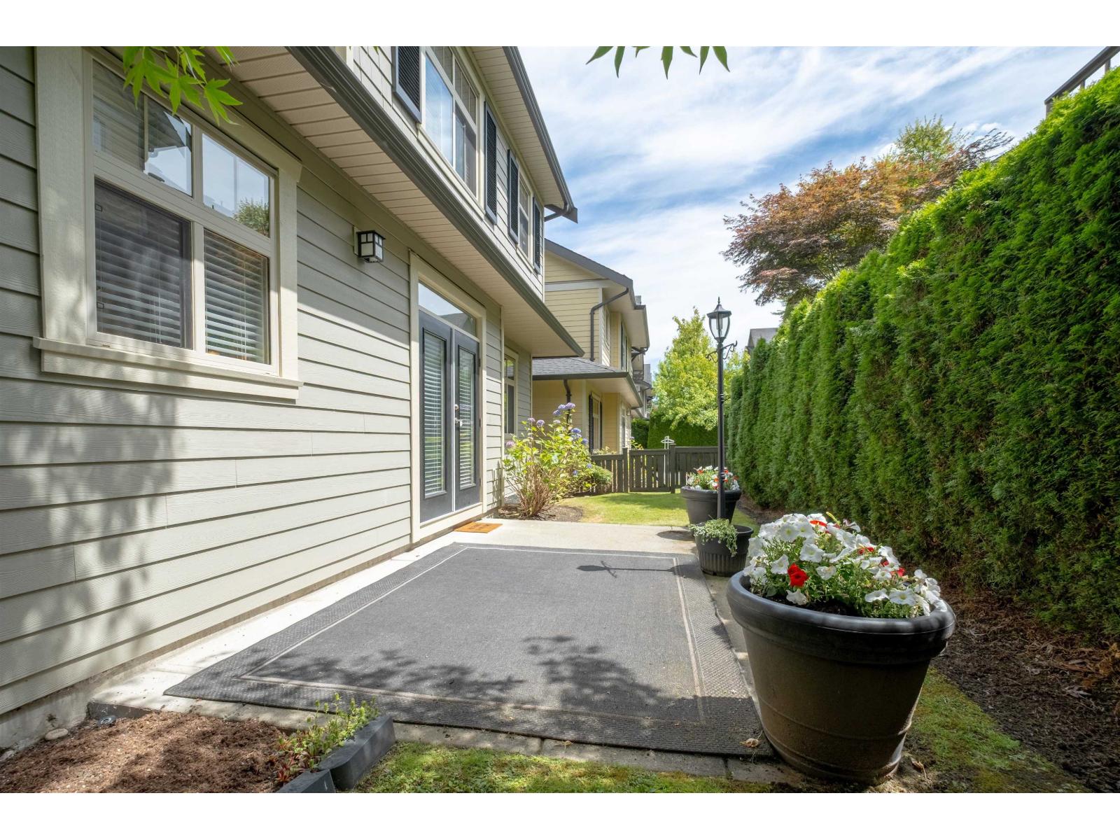 23 15885 26 Avenue Property Photo 5