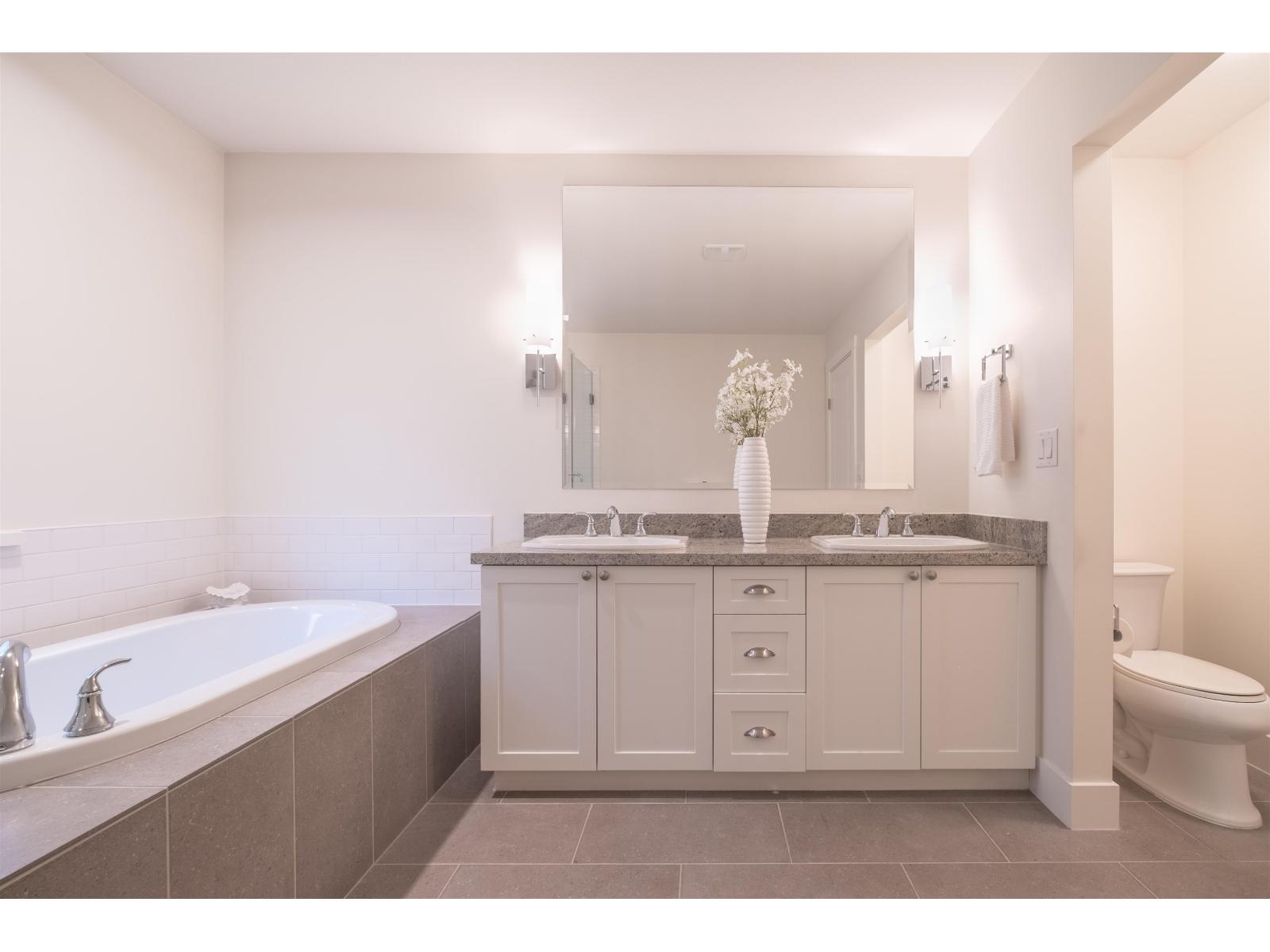 23 15885 26 Avenue Property Photo 25