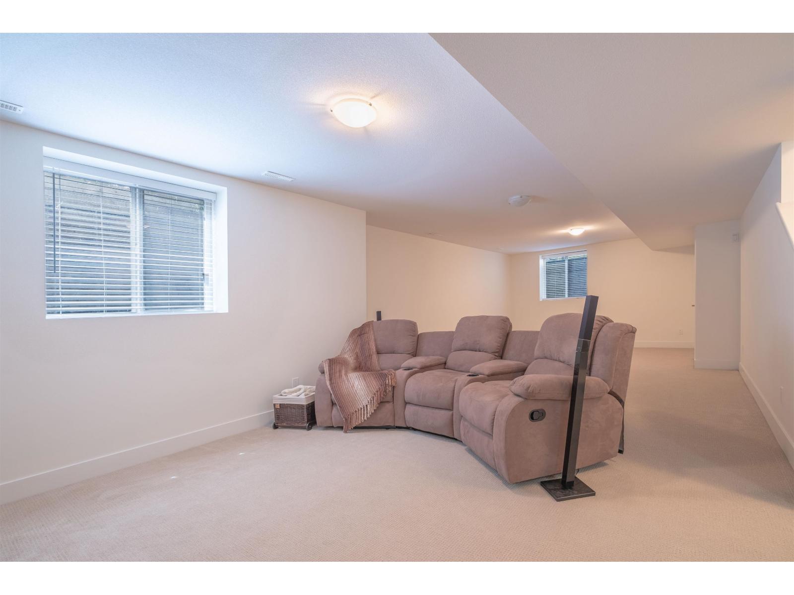 23 15885 26 Avenue Property Photo 37