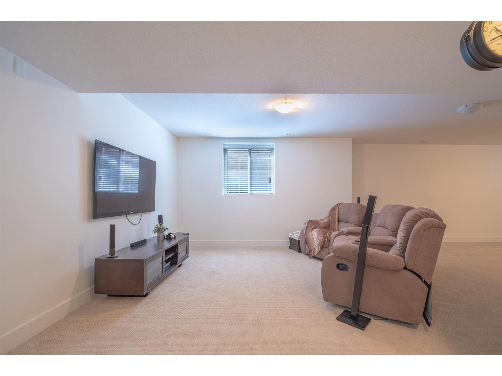 23 15885 26 Avenue Property Photo 38