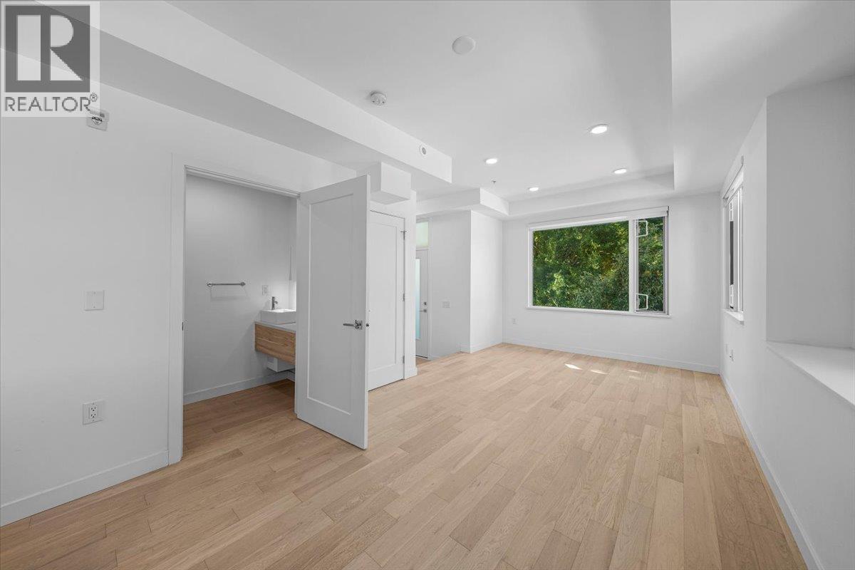4110 Columbia Street Property Photo 6