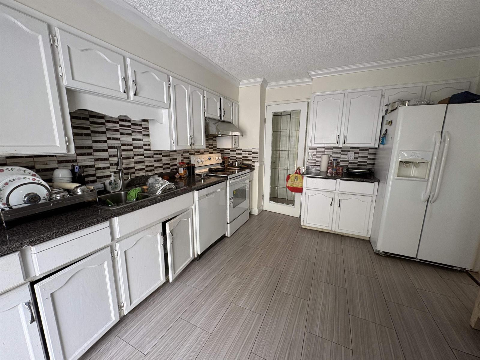 8063 138a Street Property Photo 12