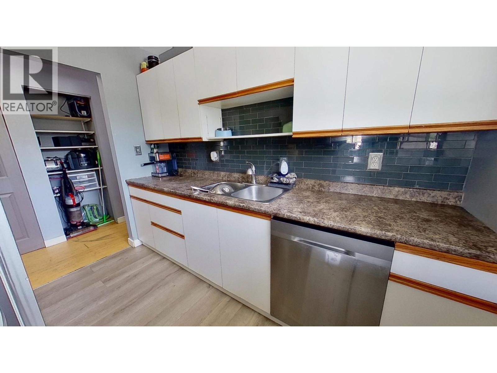 10116 110 Avenue Property Photo 9